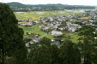 Overlooking the town of Aya