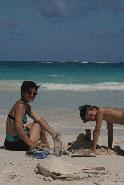 therese y paul a la playa en tulum